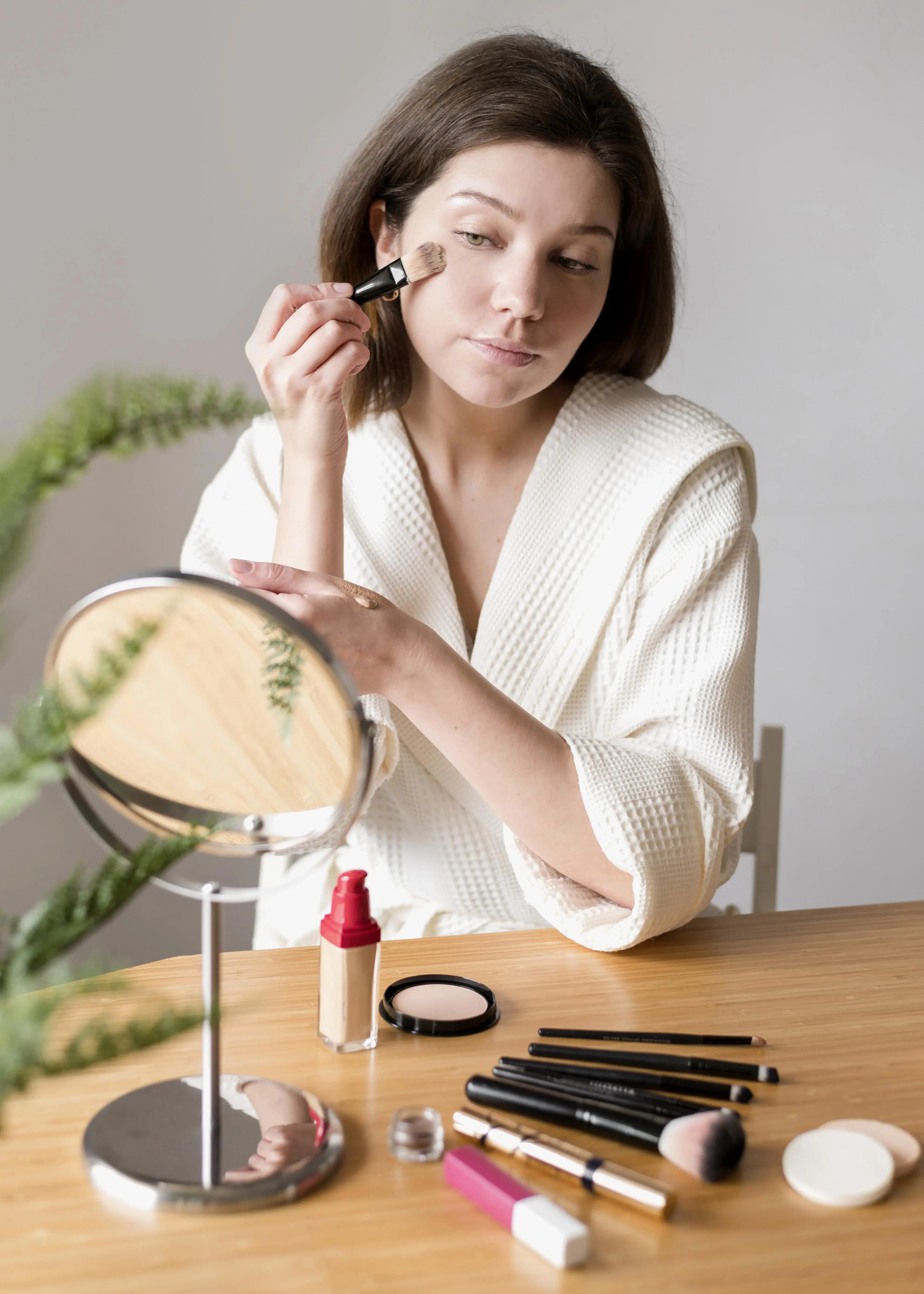 young-woman-using-brush-ARUMA